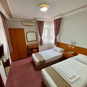 Zimmer mit zwei Einzelbetten